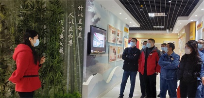 20201126 納溪區(qū)檢察院文化中心主任、法治副校長龔國詩生動、精彩的講解2_看圖王.jpg