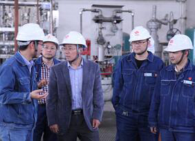 集團(tuán)公司總經(jīng)理寧忠培深入和寧公司檢查安全環(huán)保工作