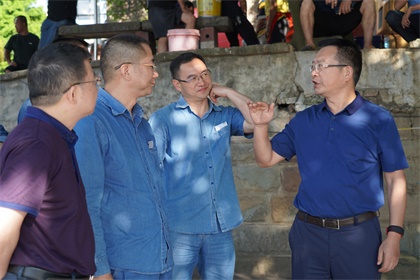 瀘天化集團公司黨委書記譚光軍一行來我公司督查防洪防汛工作