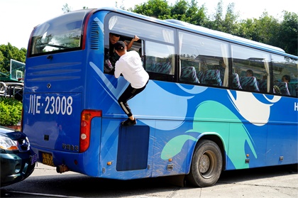 瀘天化股份公司舉行車(chē)輛道路交通事故應(yīng)急演練