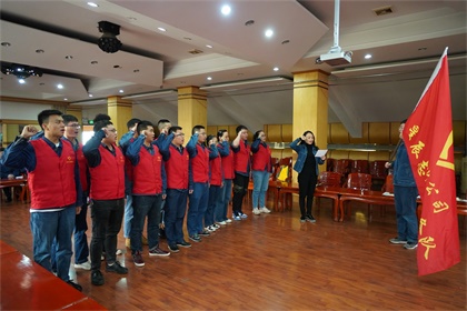 瀘天化股份公司舉行2020年青年工作會暨星辰志愿服務(wù)隊授旗儀式