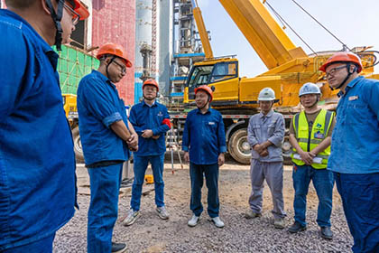 瀘天化股份公司黨委書(shū)記、董事長(zhǎng)廖廷君帶隊(duì)檢查尿素造粒環(huán)保升級(jí)改造項(xiàng)目施工安全及工程進(jìn)展情況