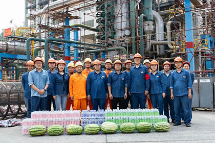 瀘天化股份公司工會(huì)開(kāi)展大修送清涼慰問(wèn)活動(dòng)